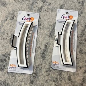 Goody Hair Clips in Black and White